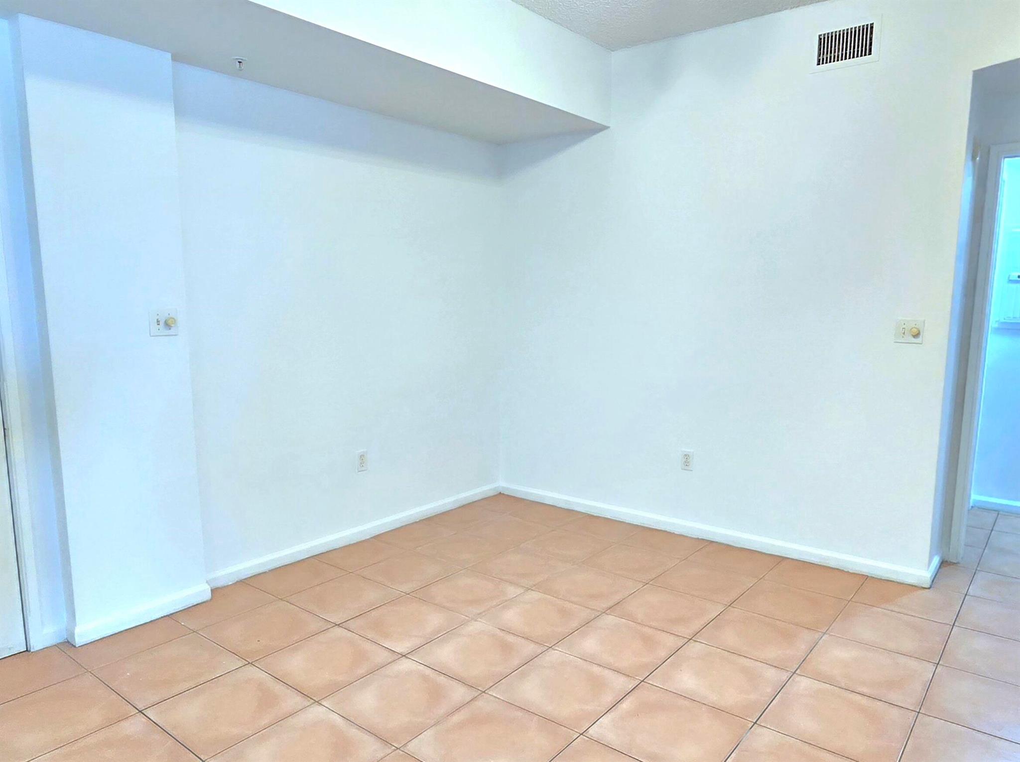 HYPOLUXOS MARINERS CAY CO - Residential Lease