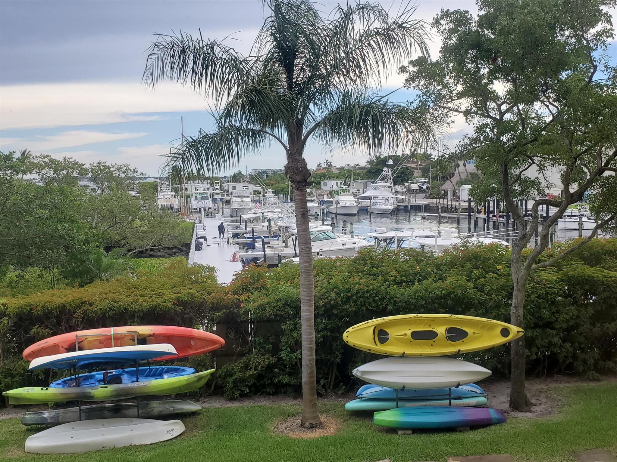 HYPOLUXOS MARINERS CAY CO - Residential Lease