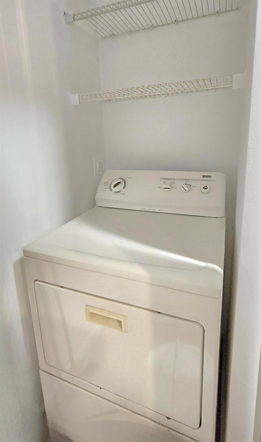 HYPOLUXOS MARINERS CAY CO - Residential Lease