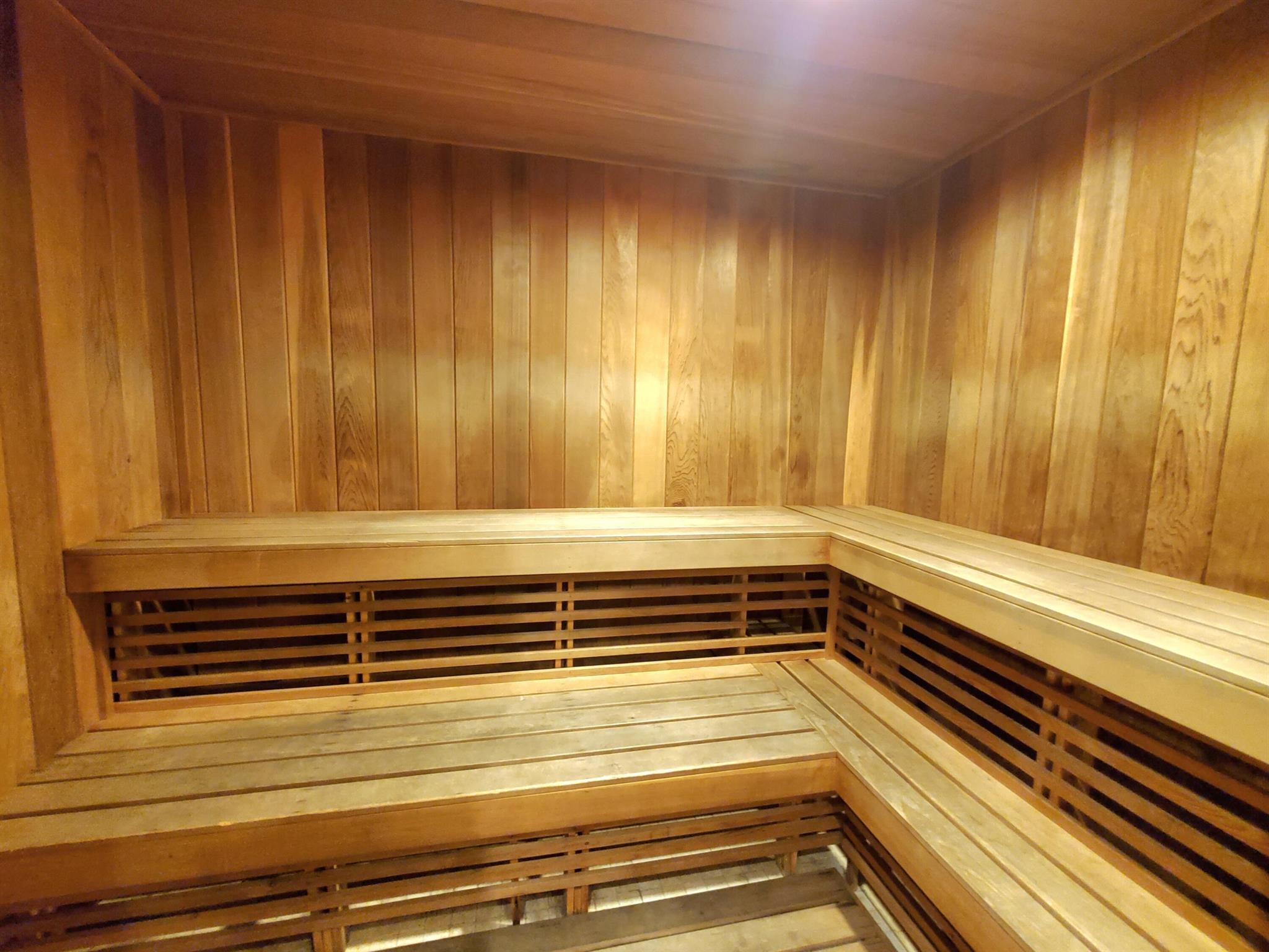 HYPOLUXOS MARINERS CAY CO - Residential Lease