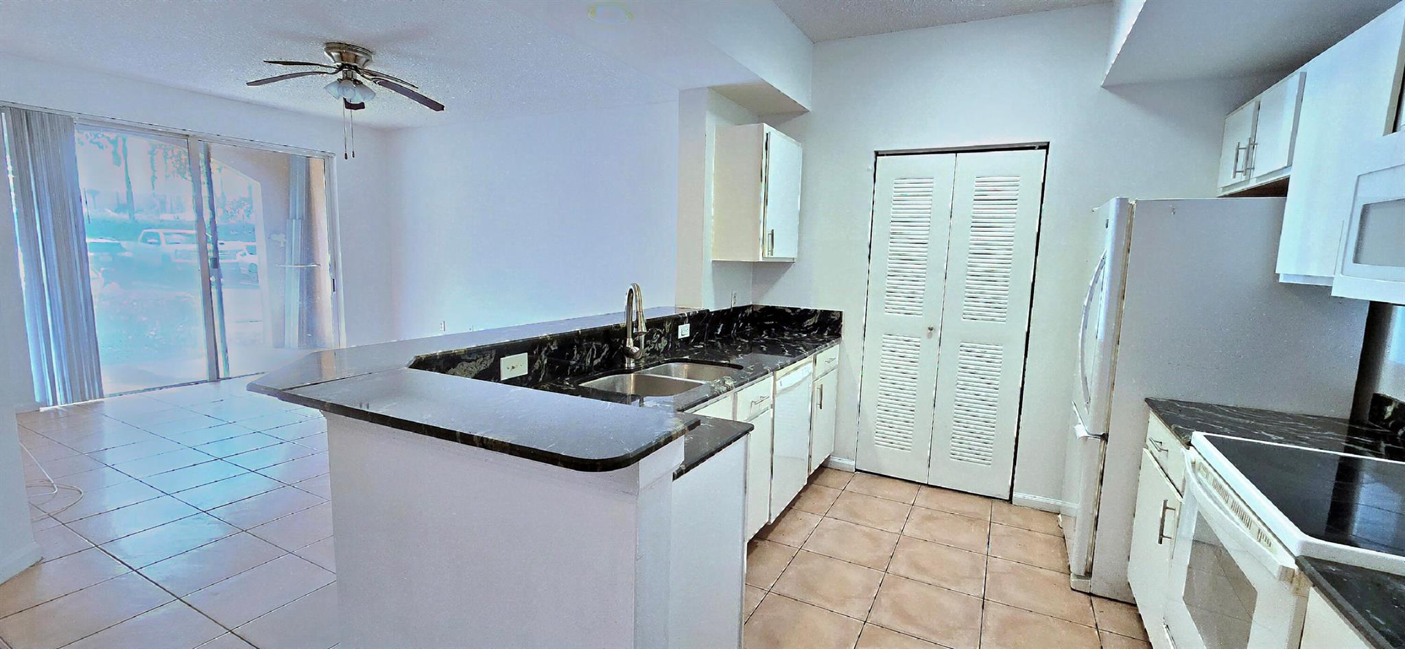 HYPOLUXOS MARINERS CAY CO - Residential Lease