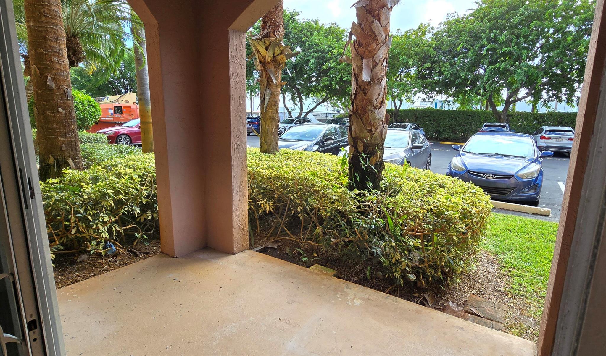 HYPOLUXOS MARINERS CAY CO - Residential Lease