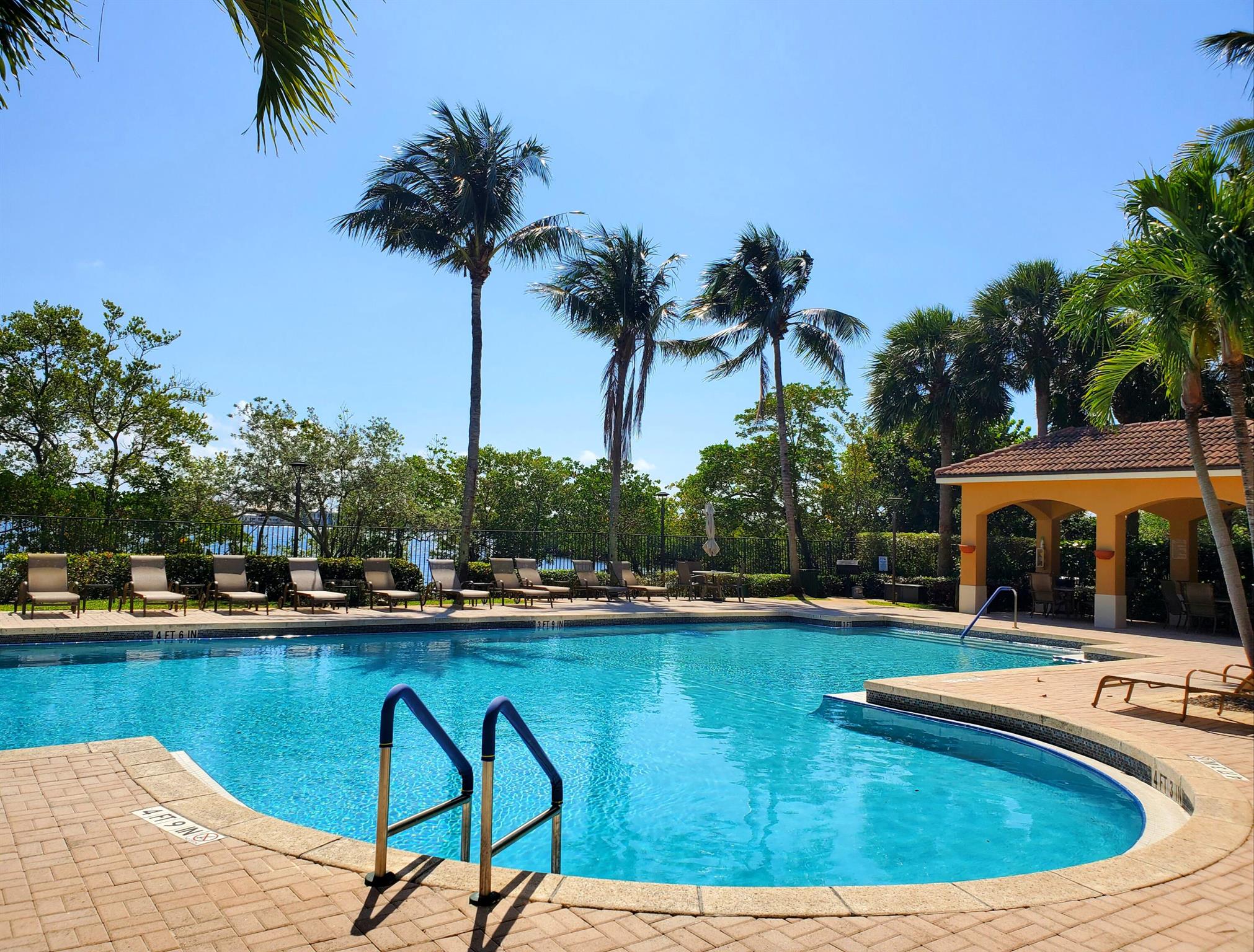 HYPOLUXOS MARINERS CAY CO - Residential Lease