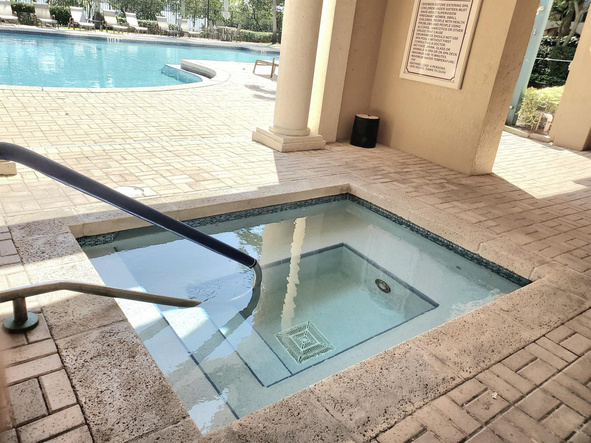 HYPOLUXOS MARINERS CAY CO - Residential Lease