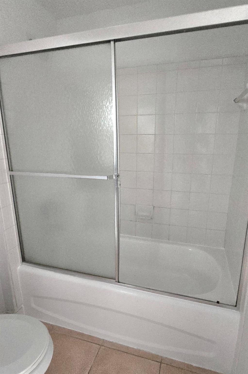 HYPOLUXOS MARINERS CAY CO - Residential Lease