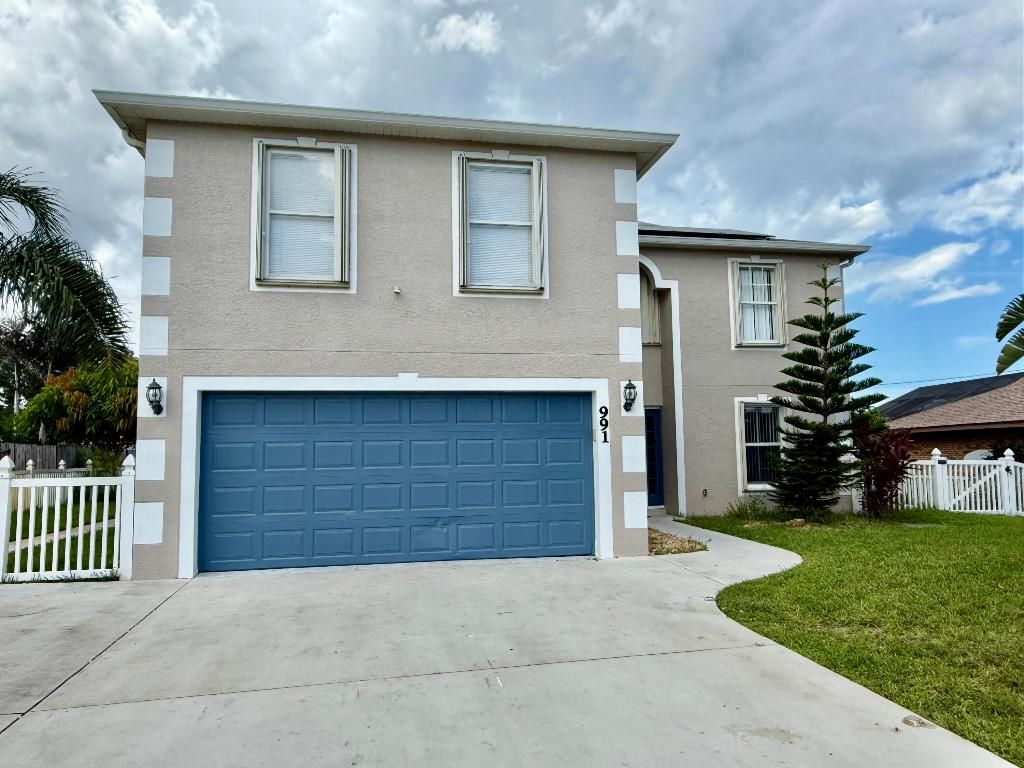 Photo of 991 SE Bywood Avenue, Port Saint Lucie, FL 34983 (MLS # R11092651)