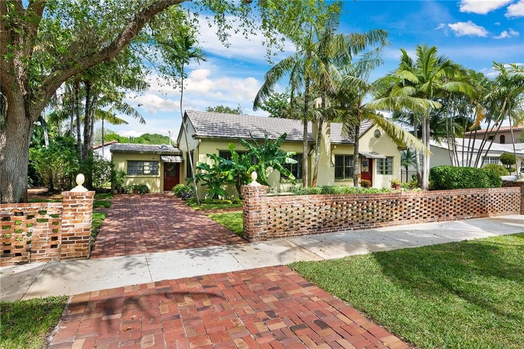 Photo of 921 SE 8th St, Fort Lauderdale, FL 33316 (MLS # F10275483)