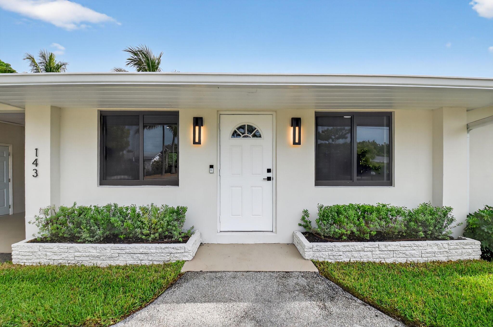 143 SE 27th Way
