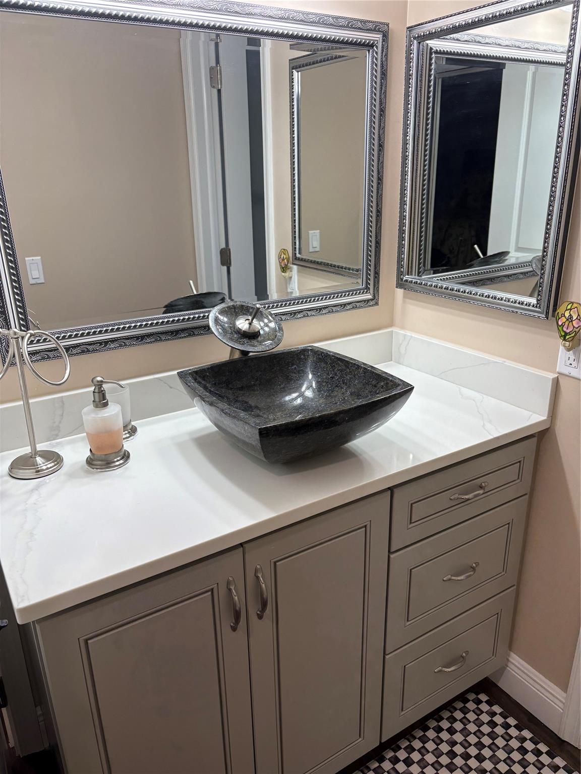 Emerald Tower Condo - Residential Lease