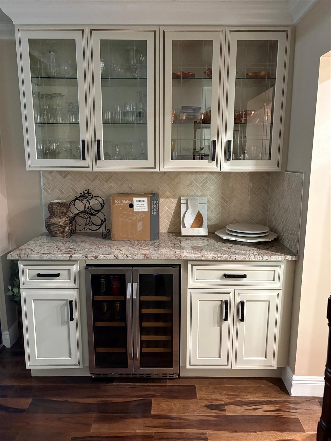 Emerald Tower Condo - Residential Lease