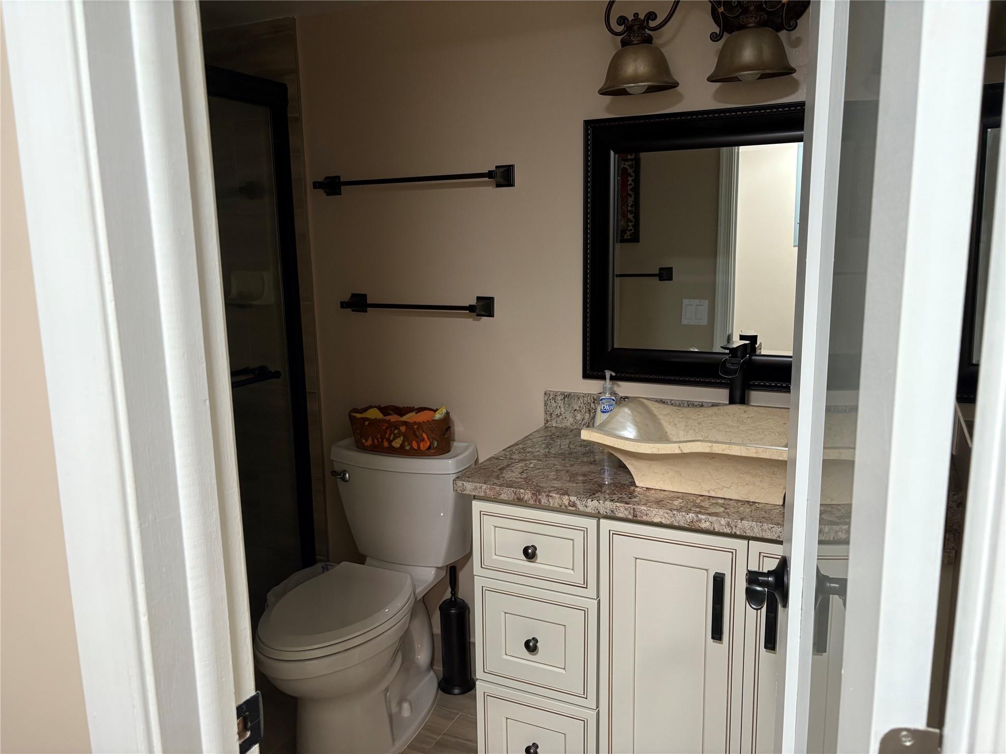 Emerald Tower Condo - Residential Lease