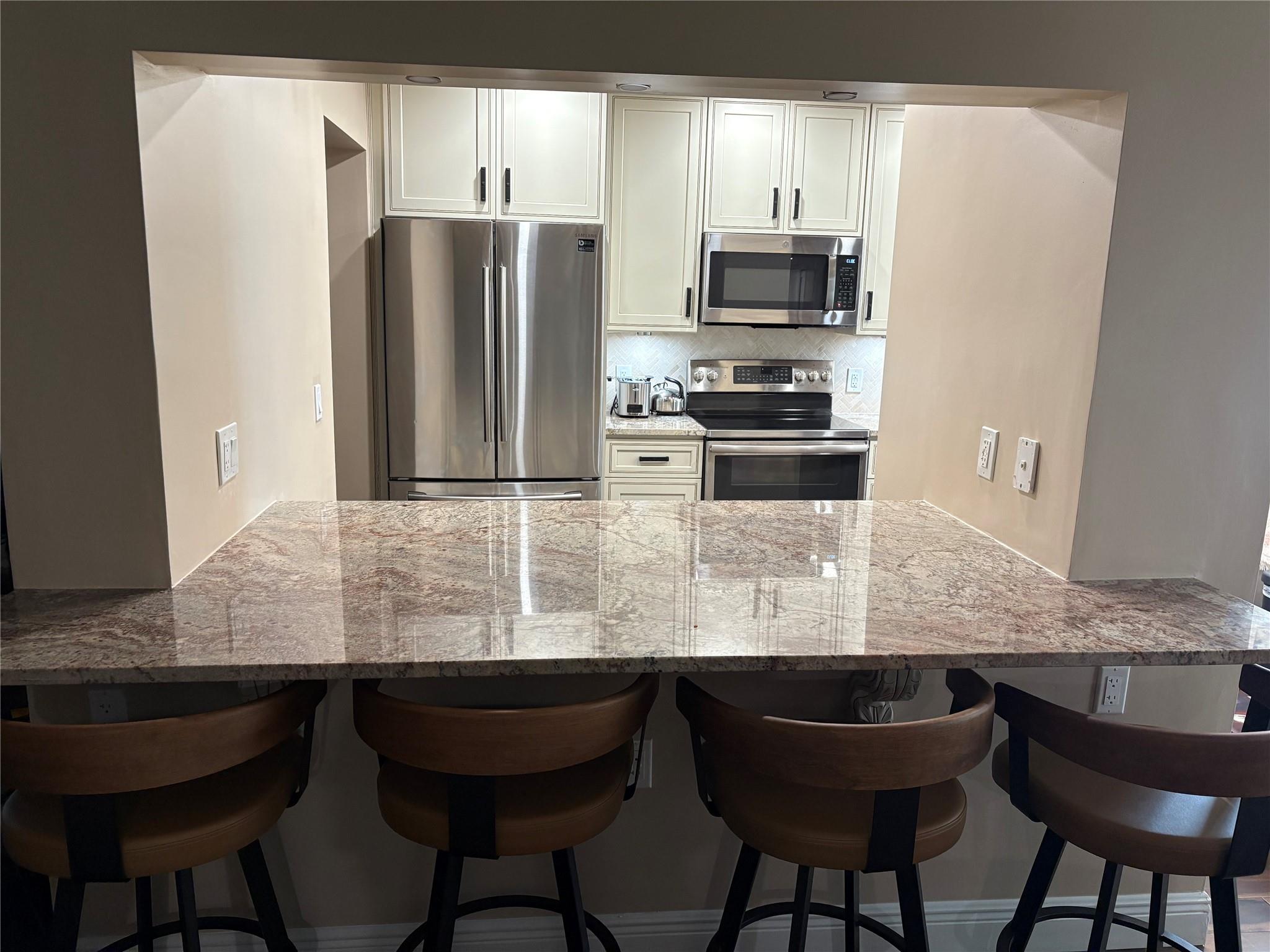 Emerald Tower Condo - Residential Lease