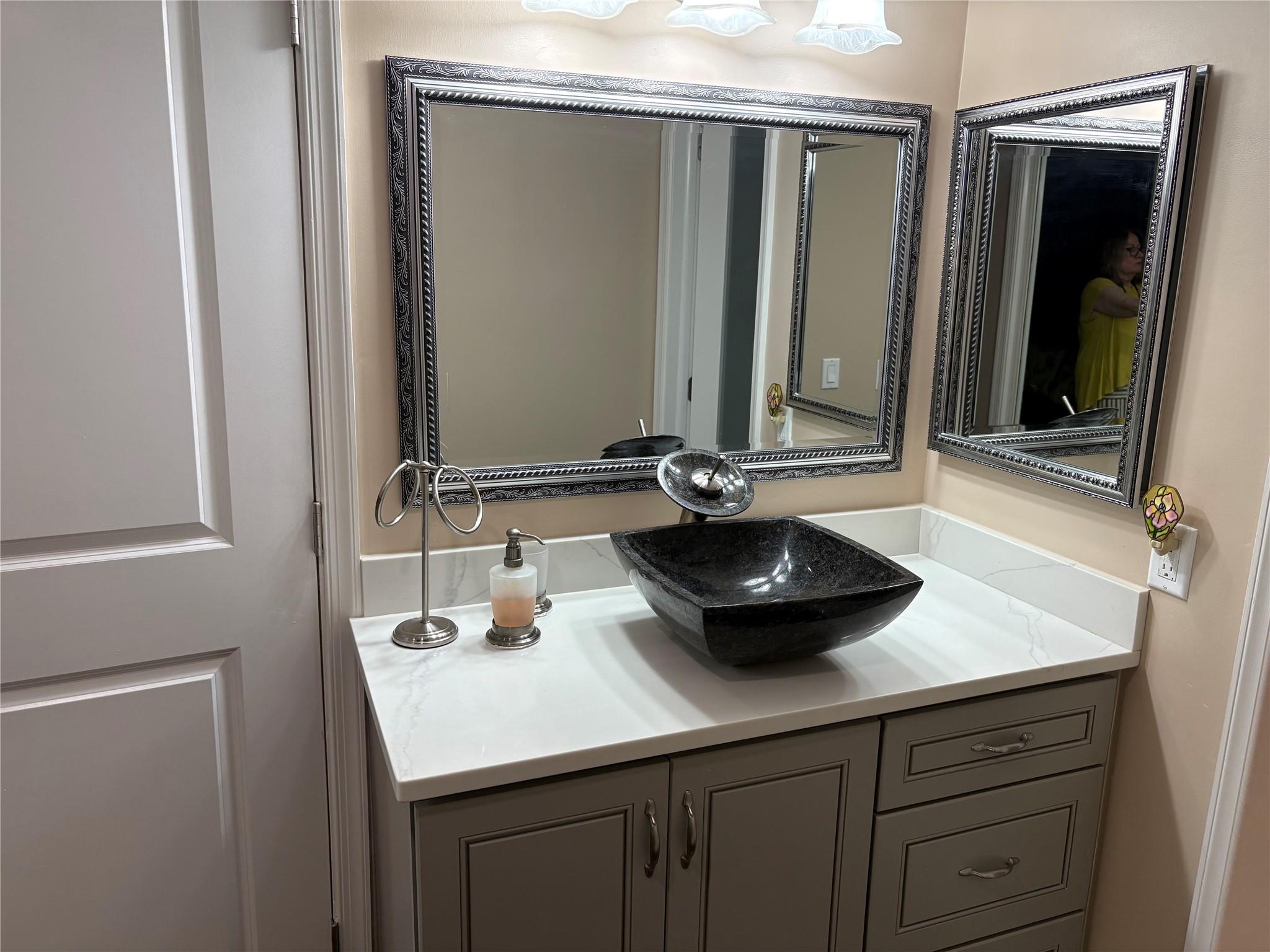 Emerald Tower Condo - Residential Lease