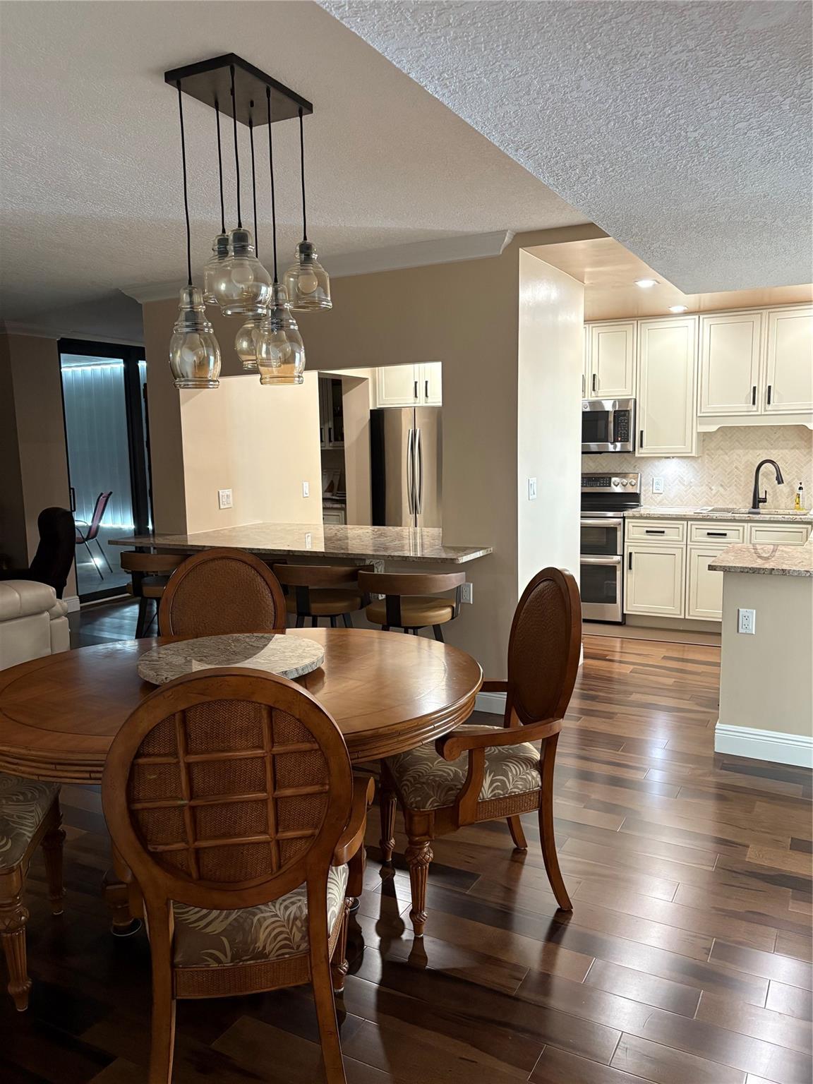 Emerald Tower Condo - Residential Lease