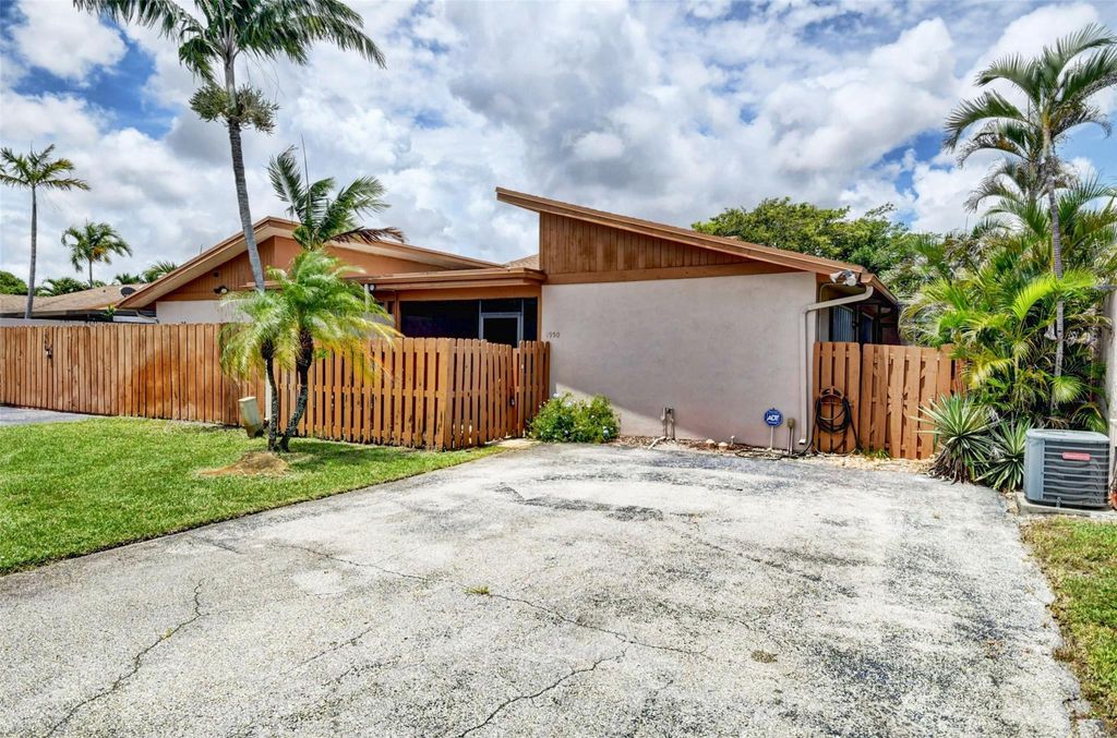 Photo of 1950 SW 24th Cir #1950, Boynton Beach, FL 33426 (MLS # F10390468)