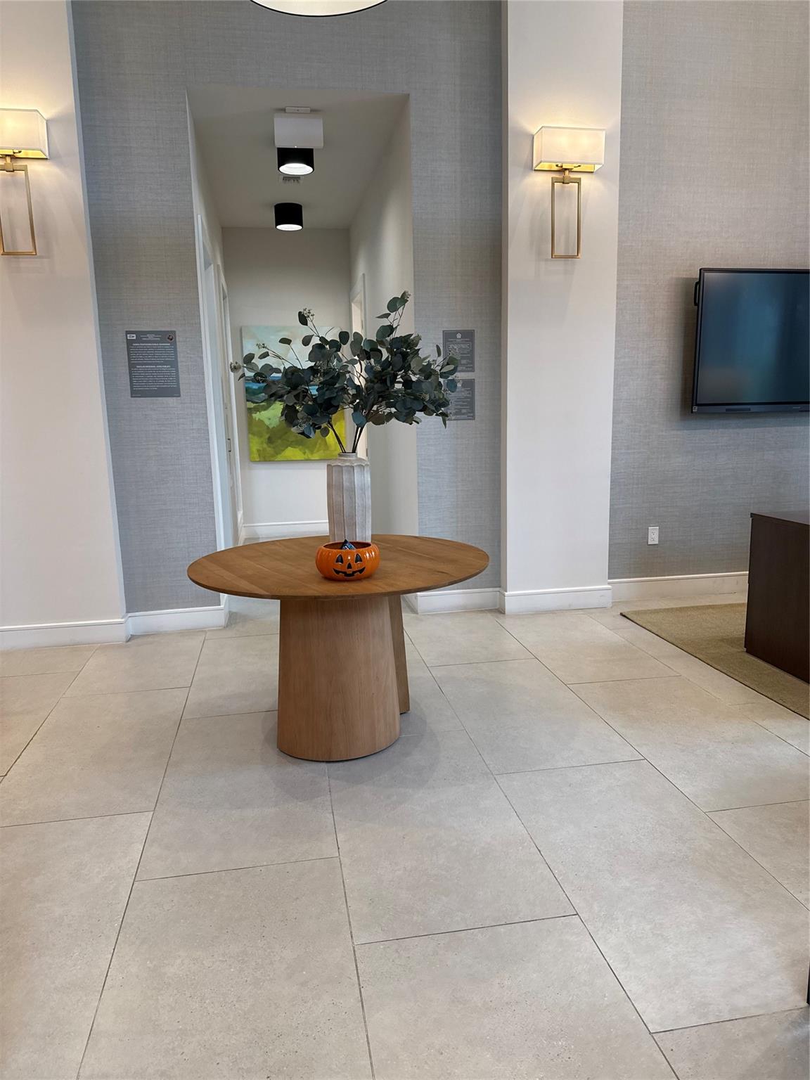 American Express Tr 82-35 - Residential Lease