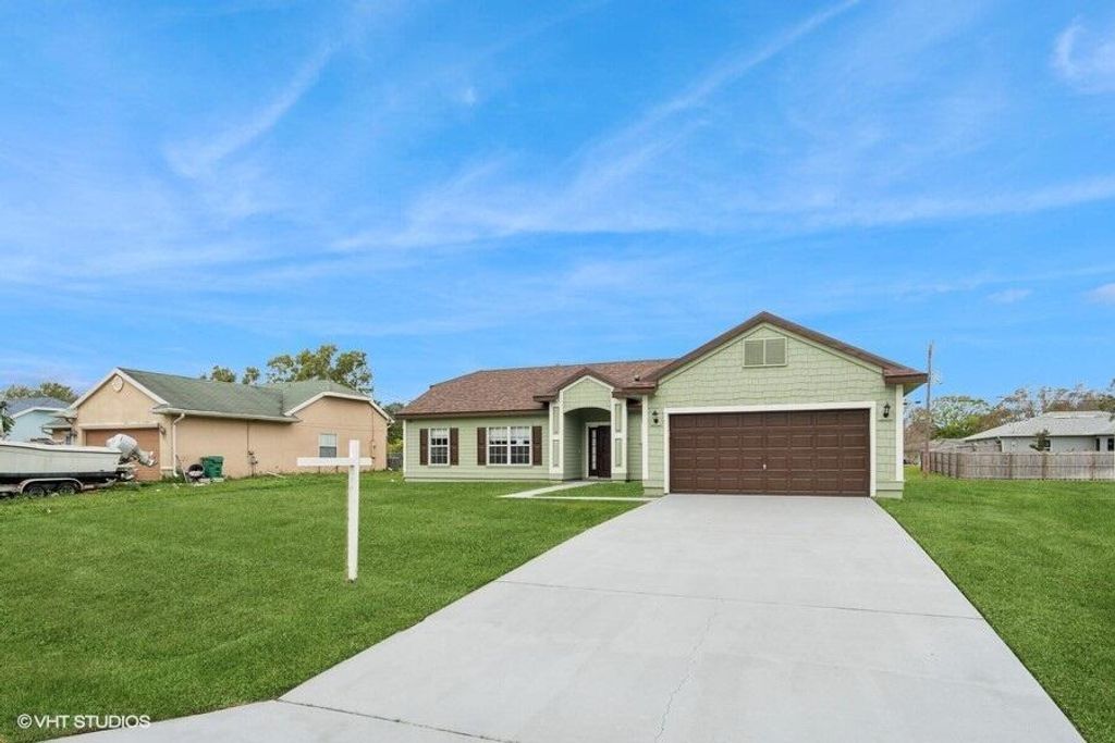 Photo of 4801 Myrtle Drive, Fort Pierce, FL 34982 (MLS # R10949903)