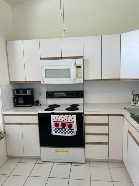 18081 Se Country Club Drive Bldg 35 Unit 348