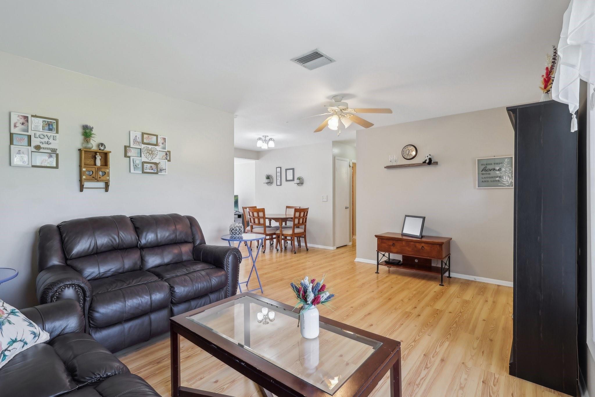 252 NE Floresta Dr