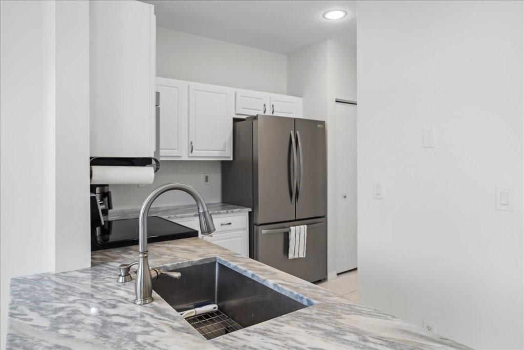 This beautifully maintained 3-bedroom 2.5-bathroom townhome is available for rent in the desirable Coconut Creek area. This townhome offers flexibility to suit your lifestyle.
Boasts spacious layout with modern design and ample natural light.