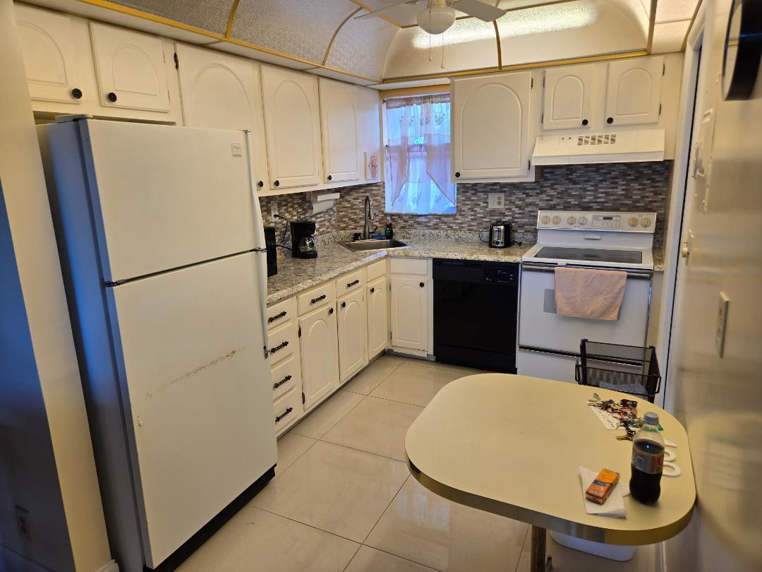 Hollybrook Golf & - Residential Lease