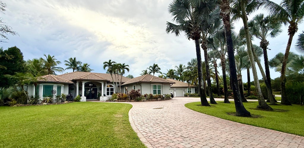Photo of 14636 Stirrup Lane, Wellington, FL 33414 (MLS # B26073004)