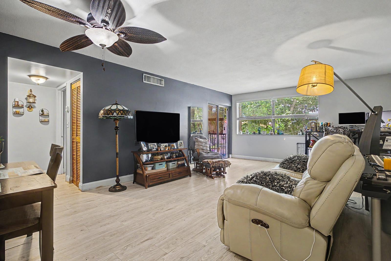 240 W Park Drive 2014, Miami FL 33172