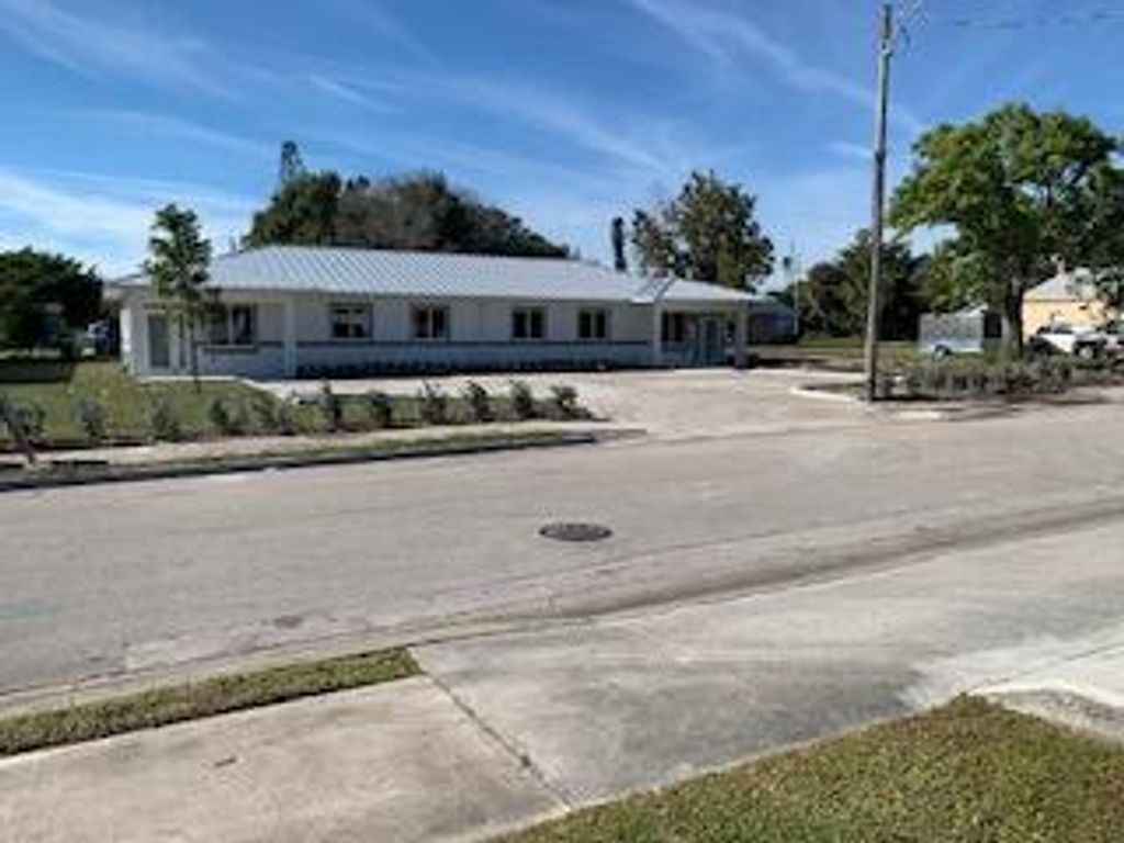 Photo of 513 N 9th Street #B, Fort Pierce, FL 34950 (MLS # R11139773)