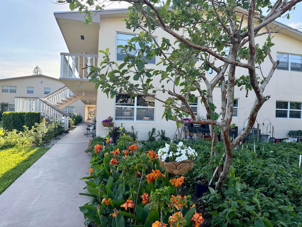 Photo of 228 Canterbury J, West Palm Beach, FL 33417 (MLS # B26023145)