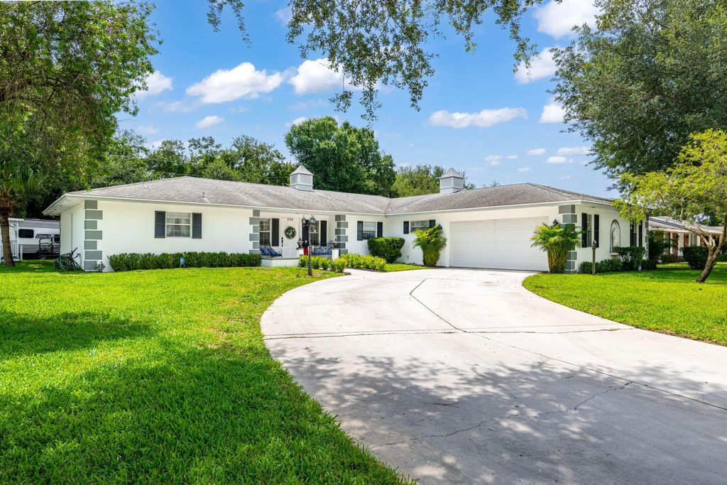 Photo of 2102 S 26th Street, Fort Pierce, FL 34947 (MLS # R11104207)
