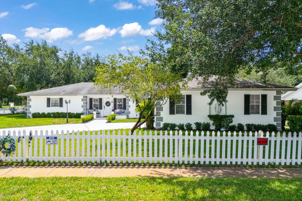 Photo of 2102 S 26th Street, Fort Pierce, FL 34947 (MLS # R11104207)