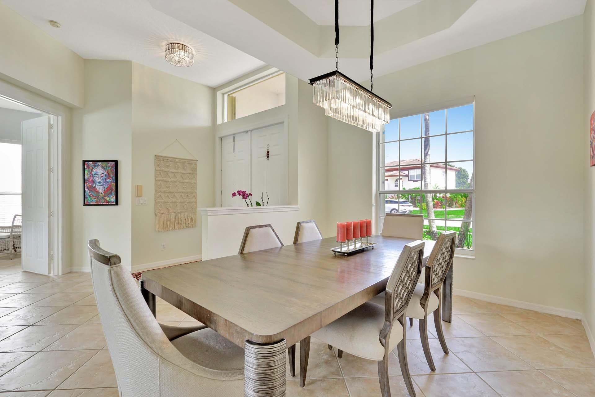 Properties 1651 Lakefield N Court