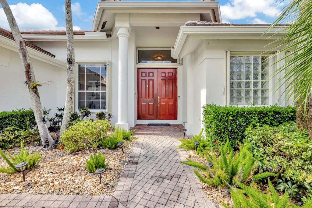 Photo of 1651 Lakefield N Court, Wellington, FL 33414 (MLS # B26054316)