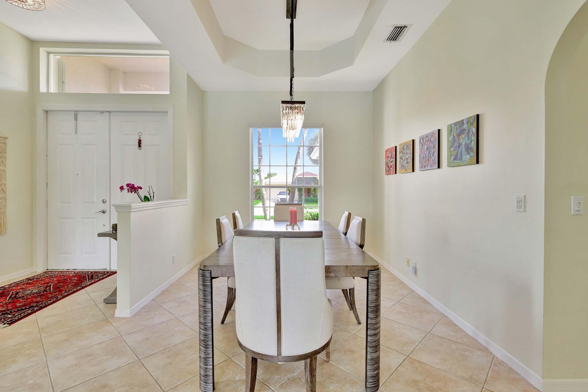Properties 1651 Lakefield N Court
