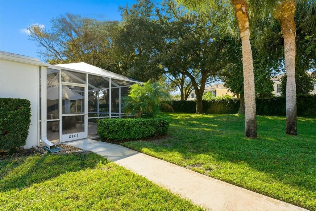 Photo of 8701 Chapman Oak Court, Palm Beach Gardens, FL 33410 (MLS # F10542706)