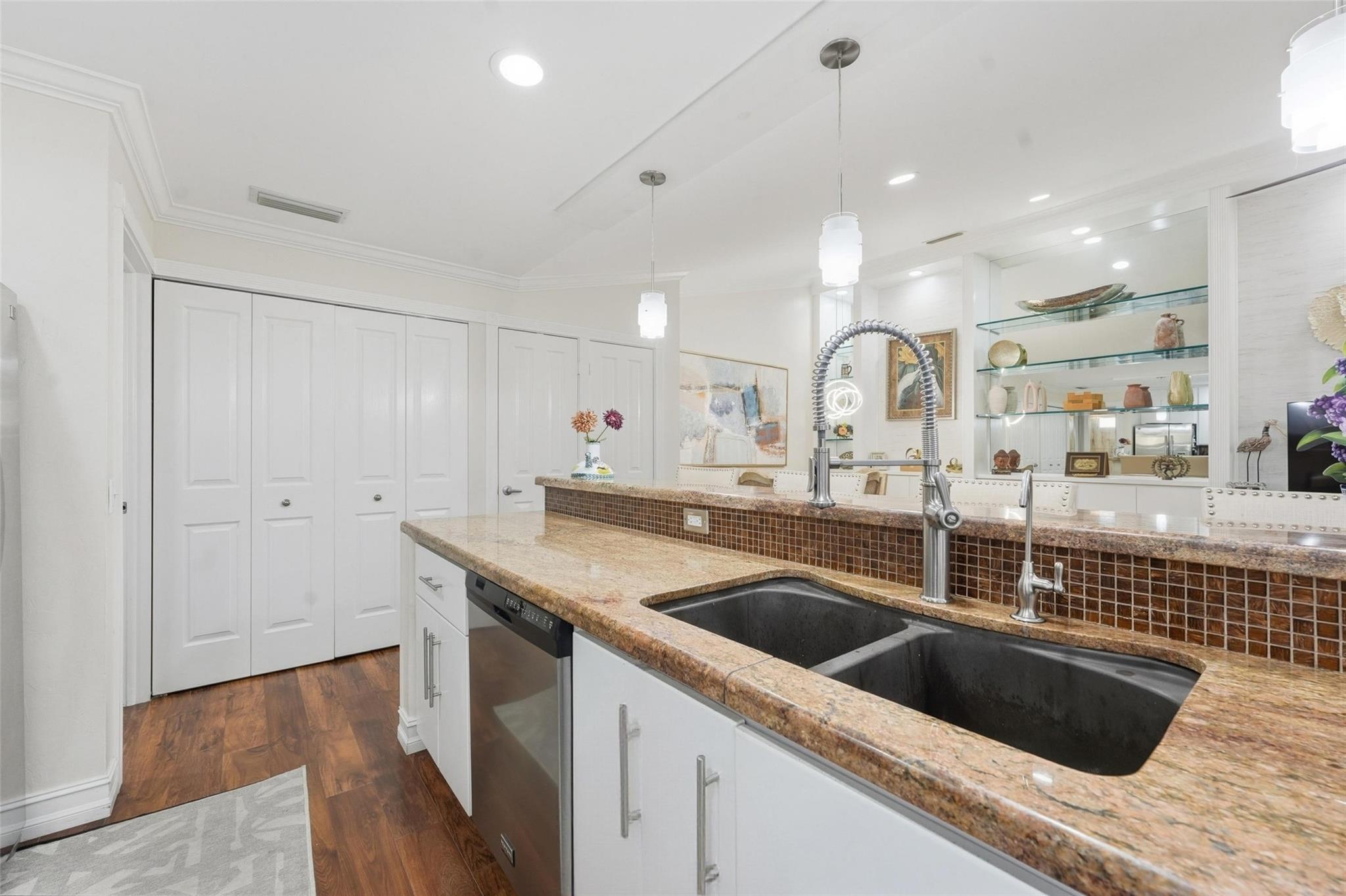 Oaks Sun Terrace 03 - Residential