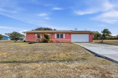 Photo of 572 SE Fallon Drive, Port Saint Lucie, FL 34983 (MLS # R11162902)