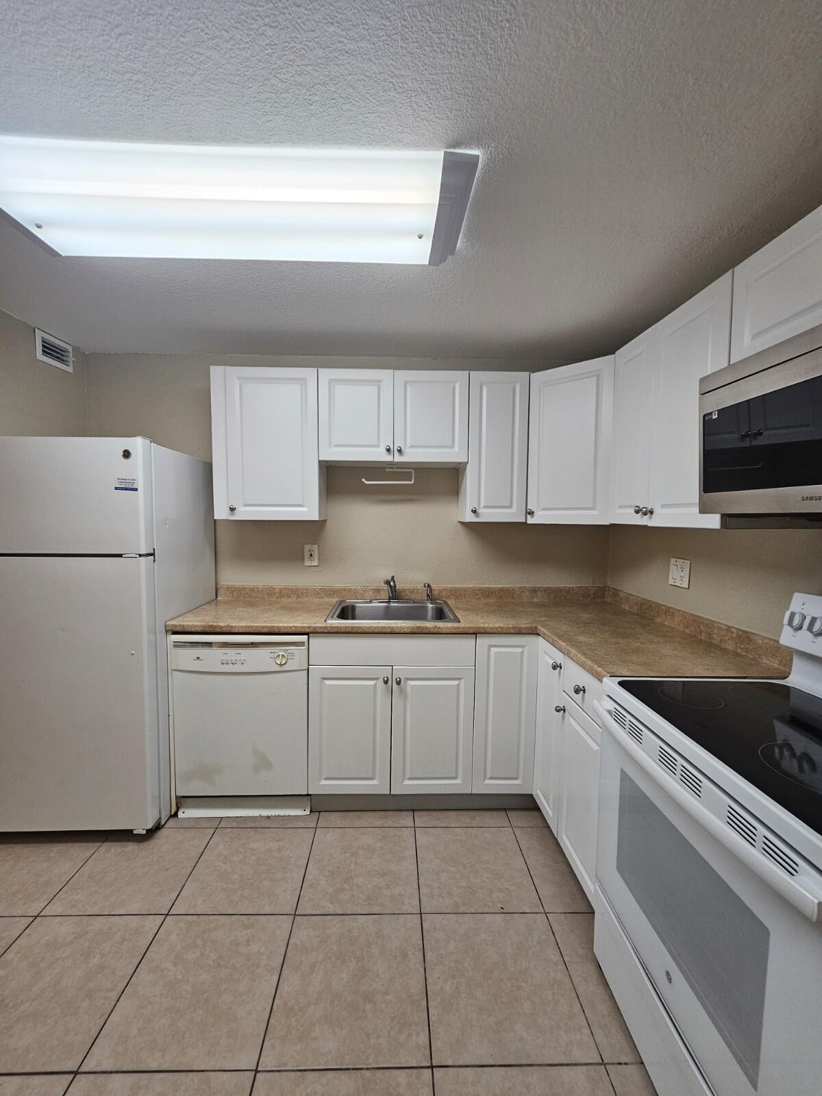 HERITAGE CIRCLE CONDO - Residential