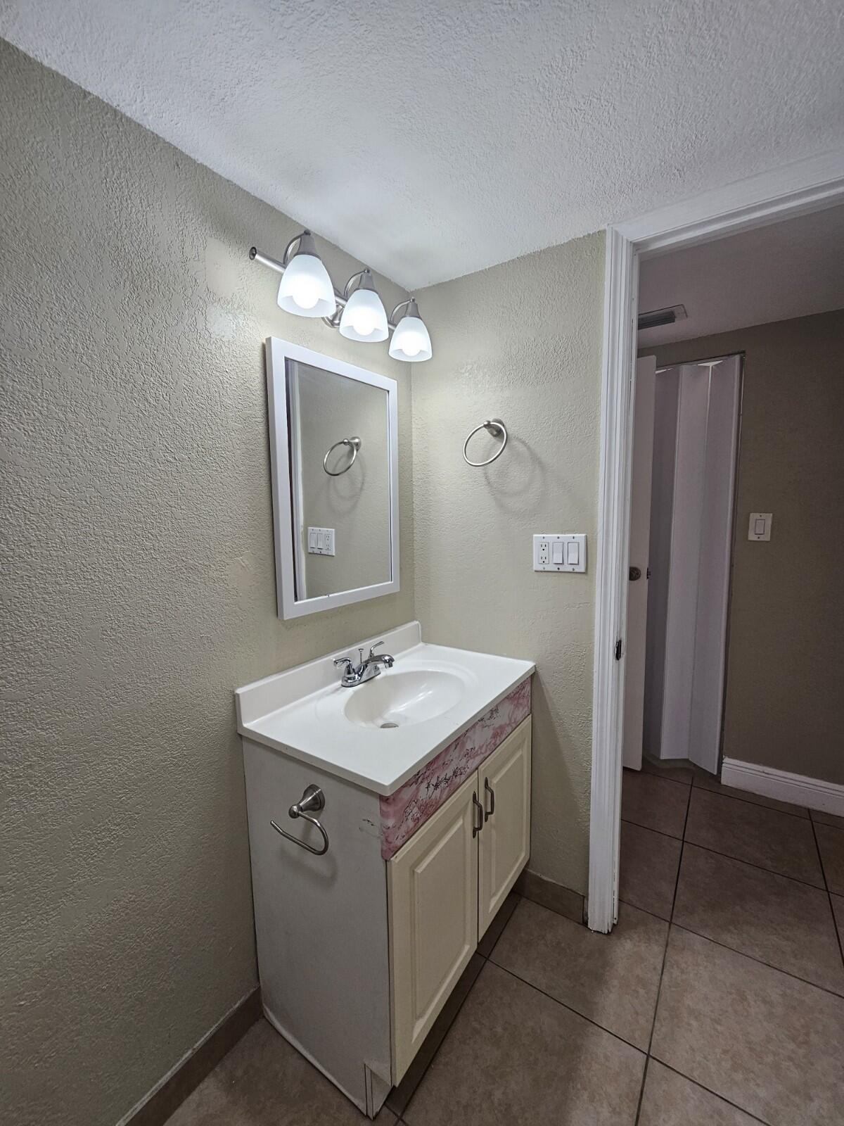 HERITAGE CIRCLE CONDO - Residential