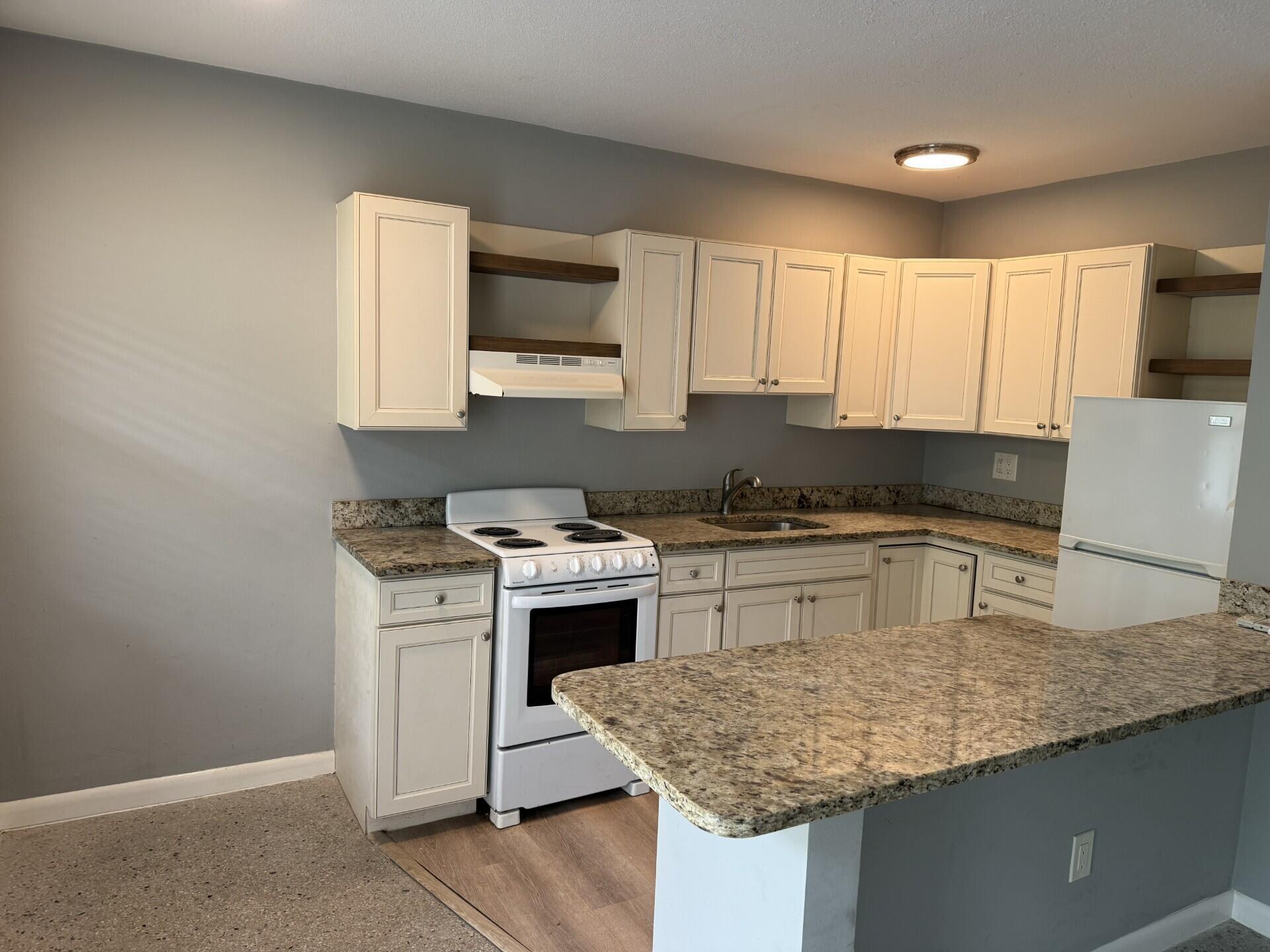 LAKE WORTH TOWN OF - Residential Lease