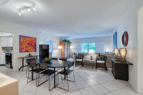 Condominium in Palm Beach FL 250 Bradley Place 5.jpg