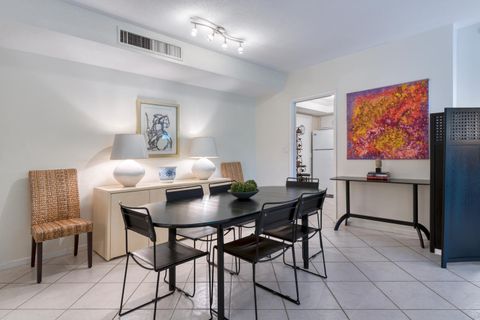 Condominium in Palm Beach FL 250 Bradley Place 6.jpg