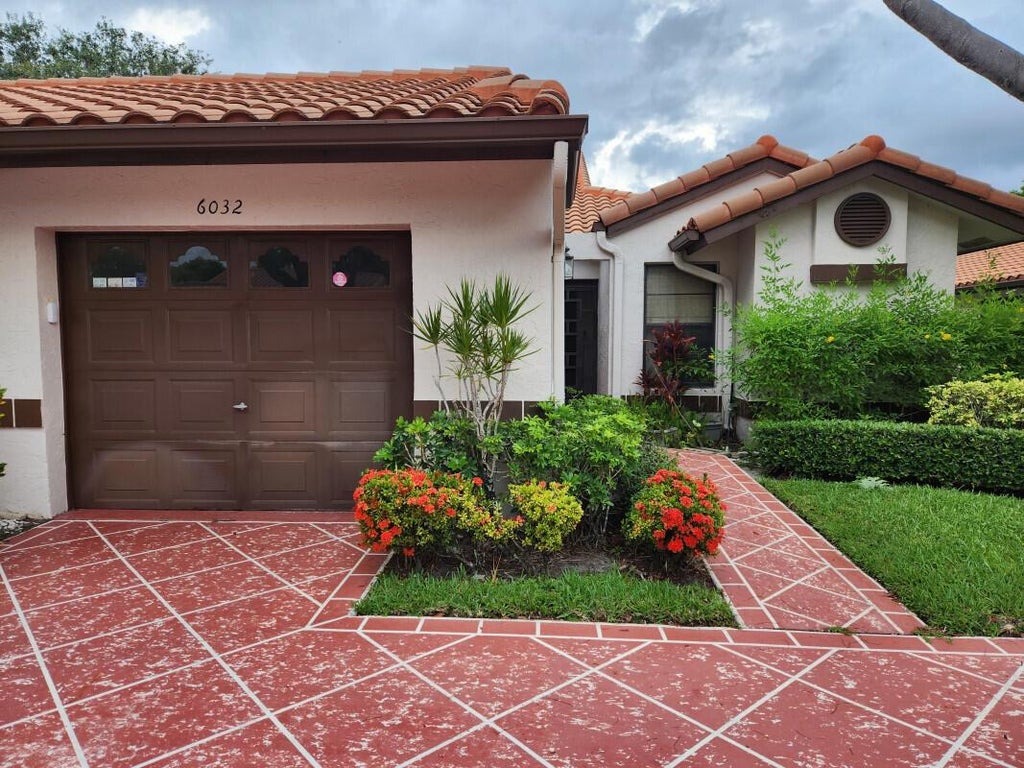 Photo of 6032 Kings Gate Circle, Delray Beach, FL 33484 (MLS # R10893375)