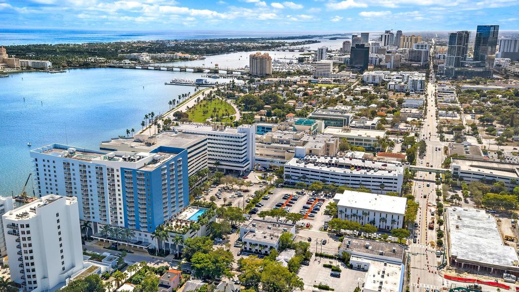 Photo of 1551 N Flagler Drive #Ph L7, West Palm Beach, FL 33401 (MLS # R11169414)