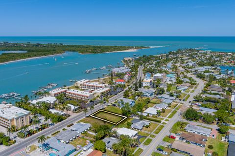 A home in Hutchinson Island