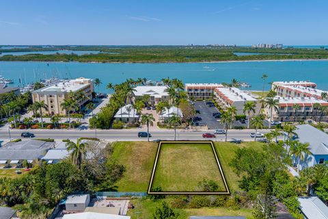 A home in Hutchinson Island