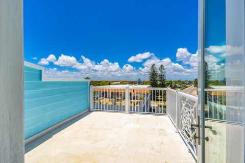 A home in Hutchinson Island