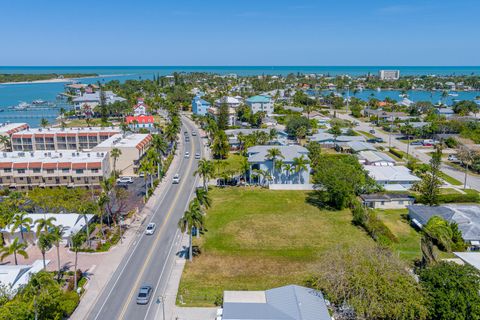 A home in Hutchinson Island