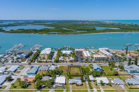 A home in Hutchinson Island