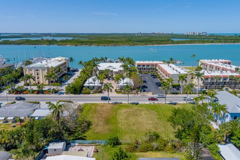 A home in Hutchinson Island